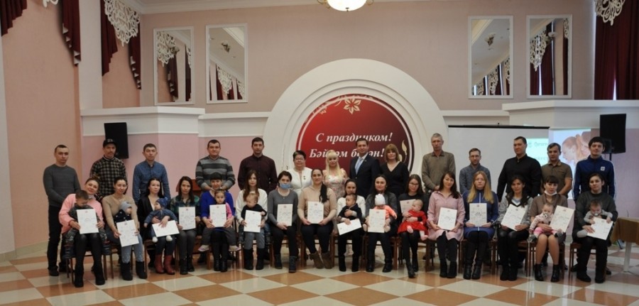 Автоградбанк принял участие в предпраздничном вручении сертификатов на материнский капитал